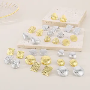 Boucles d'Oreilles Clous en Acier Inoxydable Haut de Gamme Texture Nervurée pour Femmes Coeur Géométrique Or 18K Plaqué Bijoux de Mode Cadeau