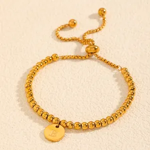 Bracelet élégant en billes d'acier titane doré avec breloque lettre B ajustable
