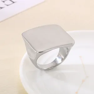 Bague chevalière carrée en acier inoxydable argenté mat pour style hip hop unisexe