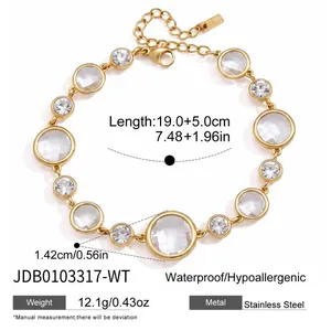 Vergulde roestvrijstalen armband met heldere glazen stenen en gedetailleerde afmetingen.