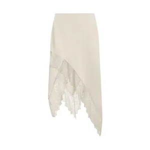 Eleganter cremefarbener Rock mit asymmetrischem Design und filigranem Spitzenbesatz