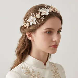 Elegant bridal hair comb with pearls and white floral petals for wedding styles.