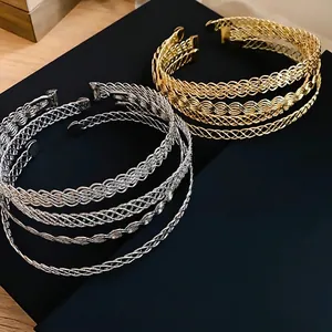 Girocolli in maglia metallica pieghettata oro e argento per moda femminile elegante