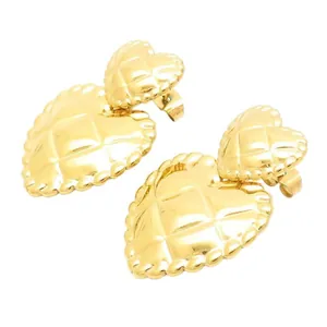 Vintage gold quilted double heart stud earrings made of high-quality titanium steel