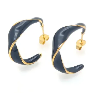 Eleganti orecchini a cerchio a C intrecciati in smalto con placcatura in oro 18K