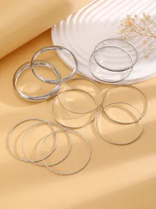 Ensemble de bracelets géométriques en alliage argenté avec textures et designs variés