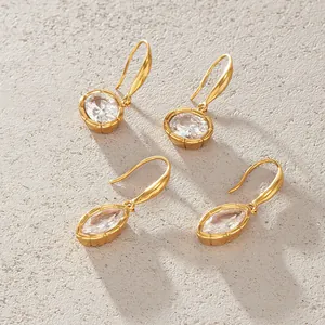 Élégantes boucles d'oreilles en acier titane doré avec zircons marquise et ronds brillants
