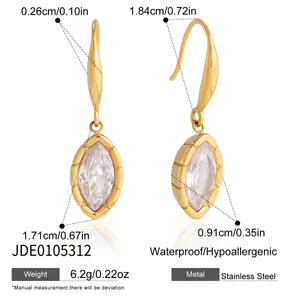 Vue détaillée des boucles d'oreilles en zircon marquise avec dimensions et poids.