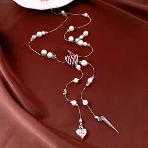 Collier Pendentif Pomme en Résine et Zirconia avec Perles Artificielles et Glands Cœur et Cône Longue Chaîne Bijoux pour Femmes