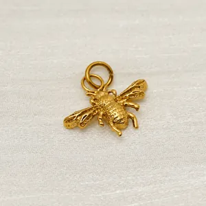 3D embossed stainless steel bee pendant for DIY jewelry making and insect accessories