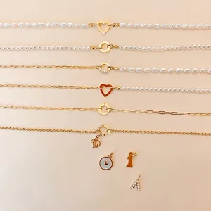 Collectie van DIY gouden kettingen en parelkettingen met diverse hart- en cirkelsluitingen