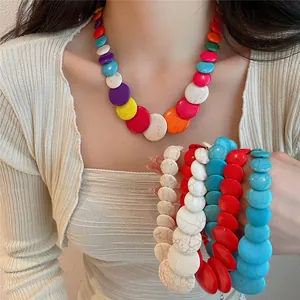 Collana e bracciale con perline tonde colorate vibranti con trama in pietra in stile dopamina