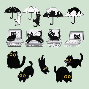 Lot de broches en émail chat noir mignon avec des thèmes informatiques amusants.