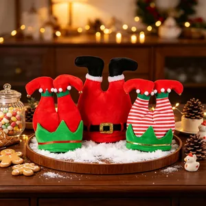 Jambes de lutin et de Père Noël en peluche festives pour décoration de sapin et table