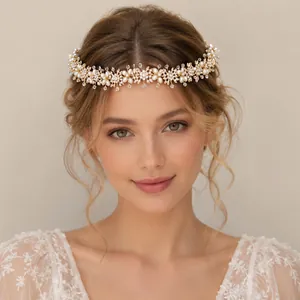 Serre-tête de mariée fait main orné de perles délicates et de strass brillants pour mariage
