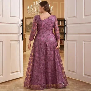 Élégante robe de soirée violette à paillettes grande taille avec manches longues, vue de dos.