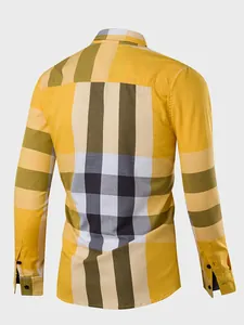 Vue arrière détaillée d'une chemise à carreaux en coton pour homme jaune et noir