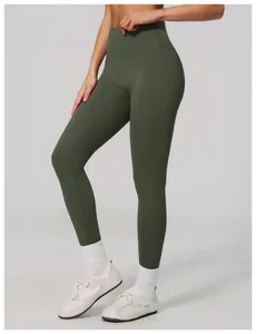 High-waisted push-up yoga pants in dark green with breathable stretch fabric