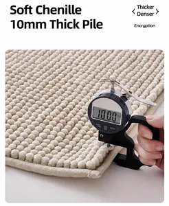 Nahaufnahme zur Messung der Florhöhe von 10 mm bei dieser weichen Chenille-Matte
