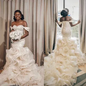 Robe de Mariée Sirène Luxueuse Épaules Dénudées Sans Bretelles Brodée Volants Longue Traîne Robe de Novia pour Mariage Femme