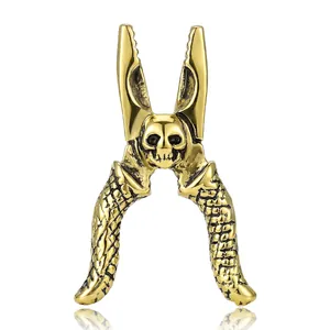 Broche en Alliage de Strass Forme de Pince Créative Punk Gothique Crâne Outil Épinglette Vieil Or Argent Accessoires de Bijoux pour Femmes Hommes