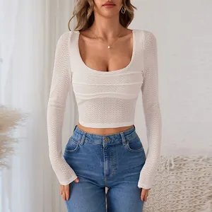 Élégant haut court blanc texturé à manches longues et encolure carrée pour femmes