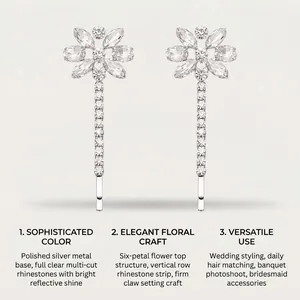 Détail de pinces à cheveux à fleurs argentées avec strass pour les coiffures de mariage