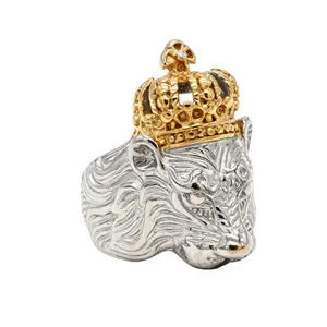 Bague rétro détaillée pour hommes en acier titane avec motif de lion et couronne dorée