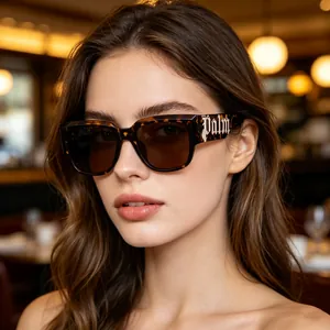 Lunettes De Soleil Carrées Surdimensionnées Protection UV400 Monture PC Décoration Lettre Gothique Mode Pour Hommes Femmes