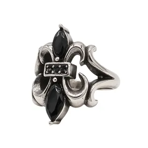 Retro-Ring aus Titanstahl mit schwarzen Markis-Edelsteinen im Vintage-Gothic-Stil Design