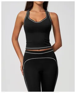 Ensemble yoga noir débardeur et legging avec liserés blancs contrastés et dos nageur