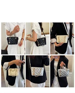 Sac à main élégant à chaîne matelassée pour femmes disponible en noir, beige et argent.