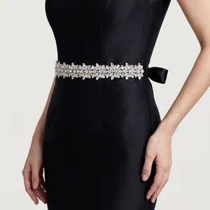 Elegante cintura da sposa con cristalli marquise fatti a mano su nastro di raso nero