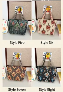 Bolso tote bohemio vintage con diversos patrones étnicos en cuatro estilos de variantes distintos