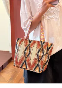 Bolso tote de estilo étnico bohemio con estampado geométrico retro y bordado fino