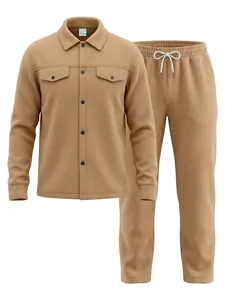 Ensemble complet veste chemise en polaire camel et pantalon à cordon pour hommes.