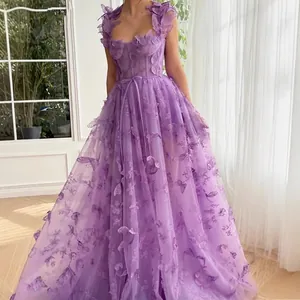 Robe de bal élégante en tulle violet avec appliques de papillons 3D et corset baleiné