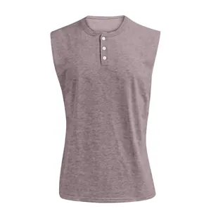 Vista frontale dettagliata di un gilet da uomo Henley color malva mélange con bottoni
