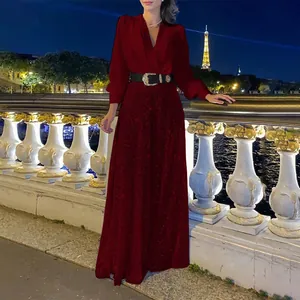 Ensemble élégant avec chemisier à col en V bordeaux et pantalon à paillettes femme