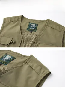 Détail d'un gilet d'extérieur multi-poches pour homme avec col et doublure en maille