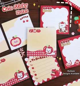 Primo piano di simpatici foglietti adesivi a tema mela per il journaling