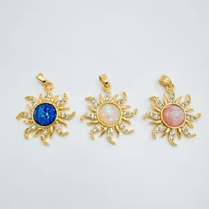 Trois pendentifs tournesol rétro plaqués or avec opales bleues, blanches et roses
