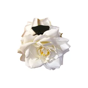 Élégante pince à cheveux en forme de grande rose blanche en tissu pour coiffure femme