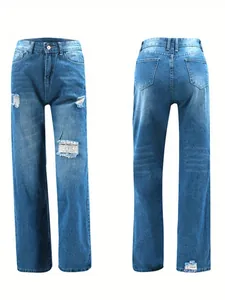 Jean bleu délavé à jambes larges avec détails usés, vues de face et de dos sur fond blanc.