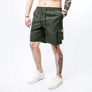Pantaloncini cargo casual da uomo verde scuro con coulisse e tasche laterali