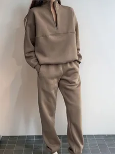 Tuta sportiva casual da donna color kaki a due pezzi con colletto a metà zip e pantaloni