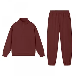 Tuta sportiva due pezzi rosso scuro con felpa a mezza zip e pantaloni coordinati