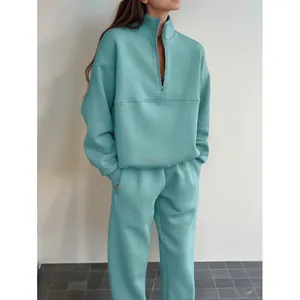 Elegante completo due pezzi verde menta con felpa a mezza zip e pantaloni coordinati
