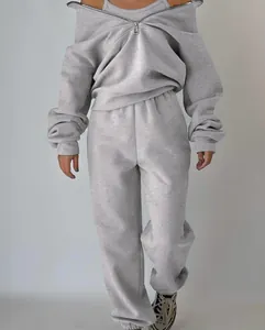 Tuta sportiva da donna in pile grigio melange con collo a zip e vestibilità ampia