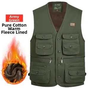Gilet en coton vert armée pour hommes avec doublure polaire chaude et multi-poches.